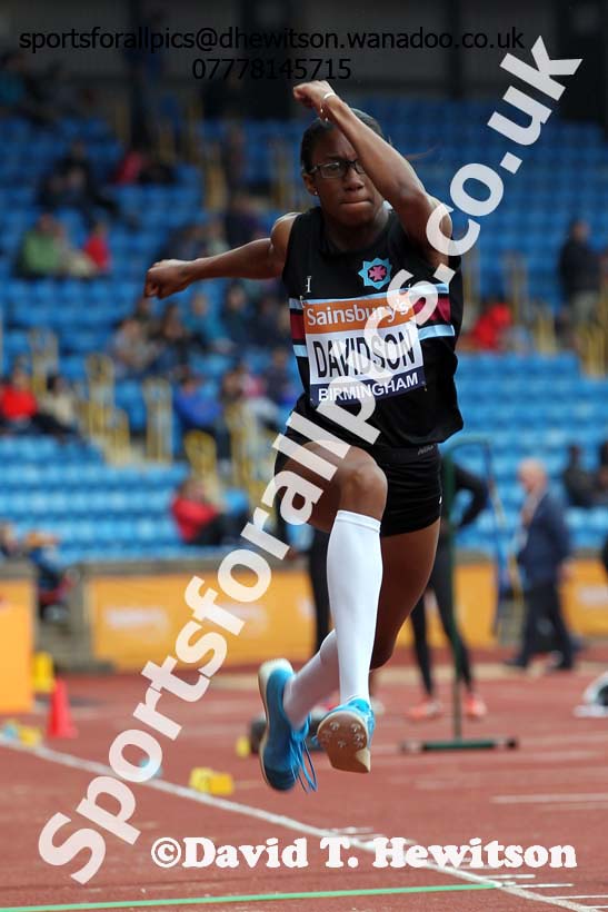 Kerri Davidson (Blackheath) triple jump, 2014 Sainsbury's British Championships. Photo: David T. Hewitson/Sports for All Pics